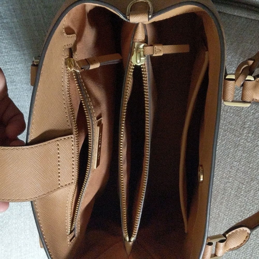 Tory Burch  Robinson Bag - Picture 12 of 14